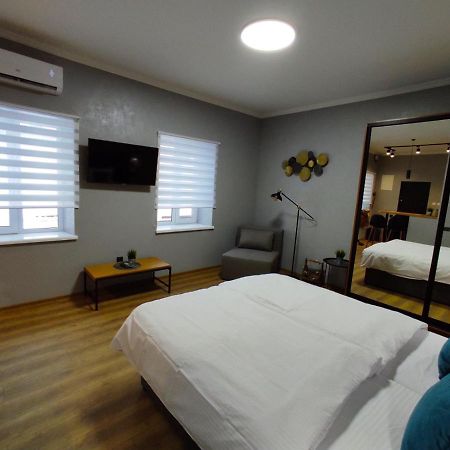 Apart Club Tolstogo Černivci Esterno foto