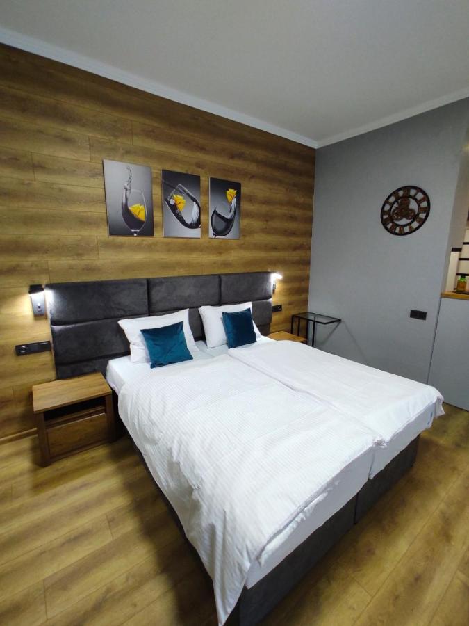 Apart Club Tolstogo Černivci Esterno foto