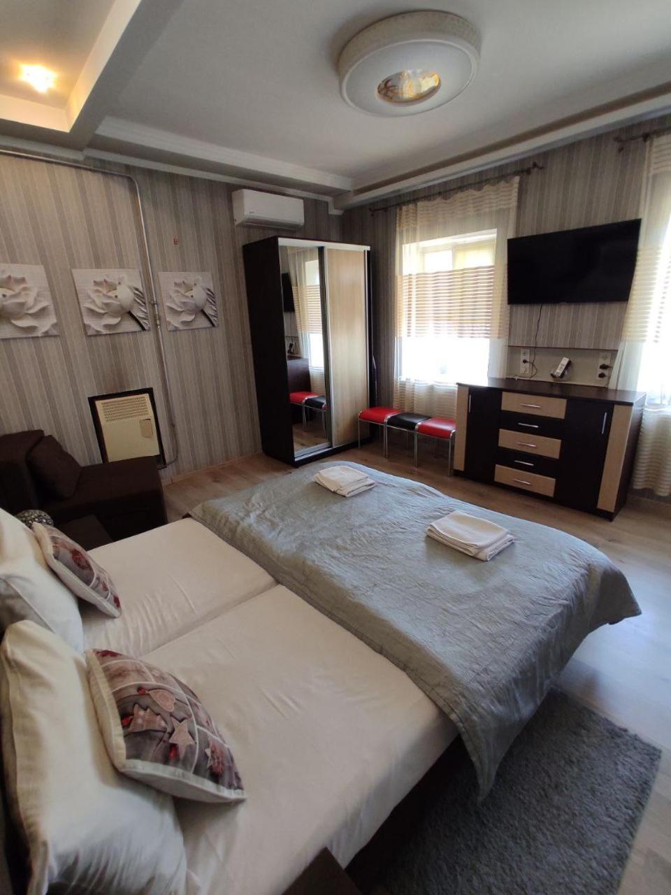 Apart Club Tolstogo Černivci Esterno foto