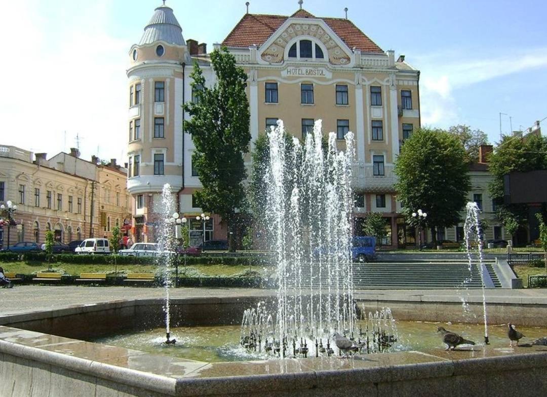 Apart Club Tolstogo Černivci Esterno foto